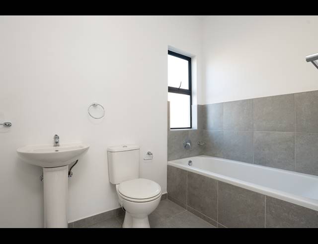 3 BEDROOM APARTMENT FOR SALE IN SHEFFIELD BEACH